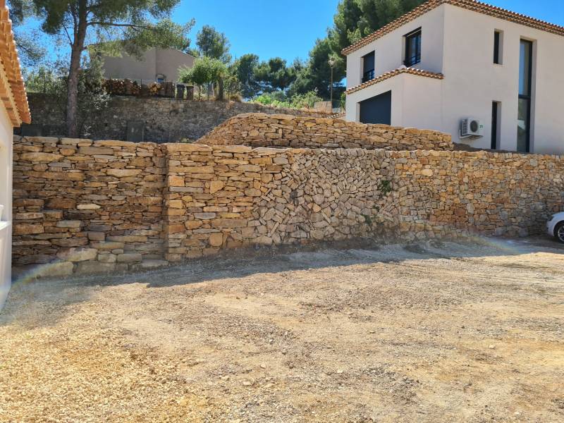 Reconstruction murets en pierres sur Ollioules prés de Toulon dans le var